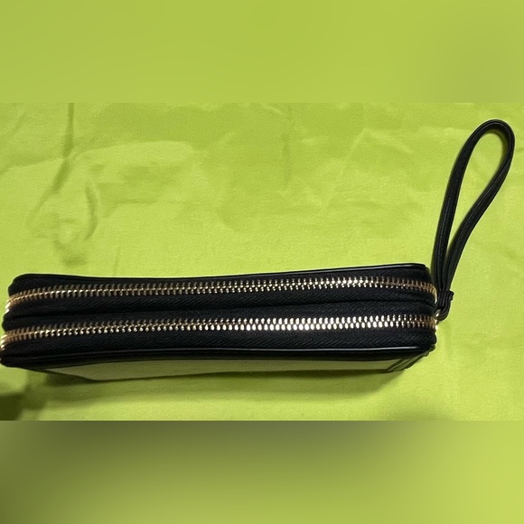 A New Day Crossbody And Wallet Set - Picture 11 of 13